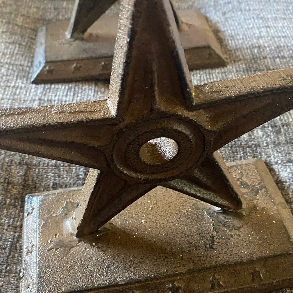 Rustic Star Shaped Metal Decor. Cast Iron Stocking Holder. Brown.